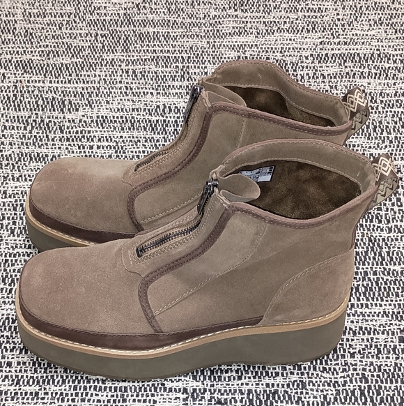 UGG City Func Front Zip Up Suede Brown Boots Women's 9 - Picture 4 of 15